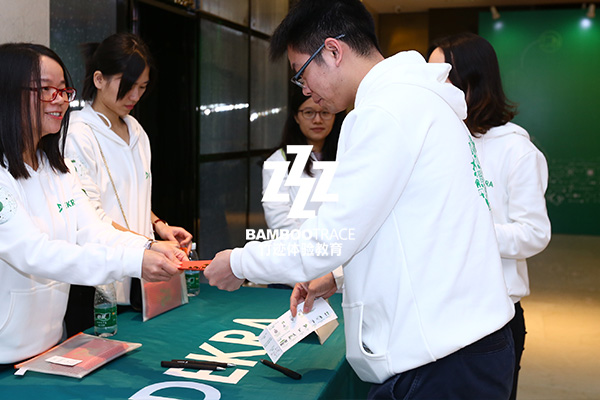 企業(yè)年會德凱德認證活動現(xiàn)場